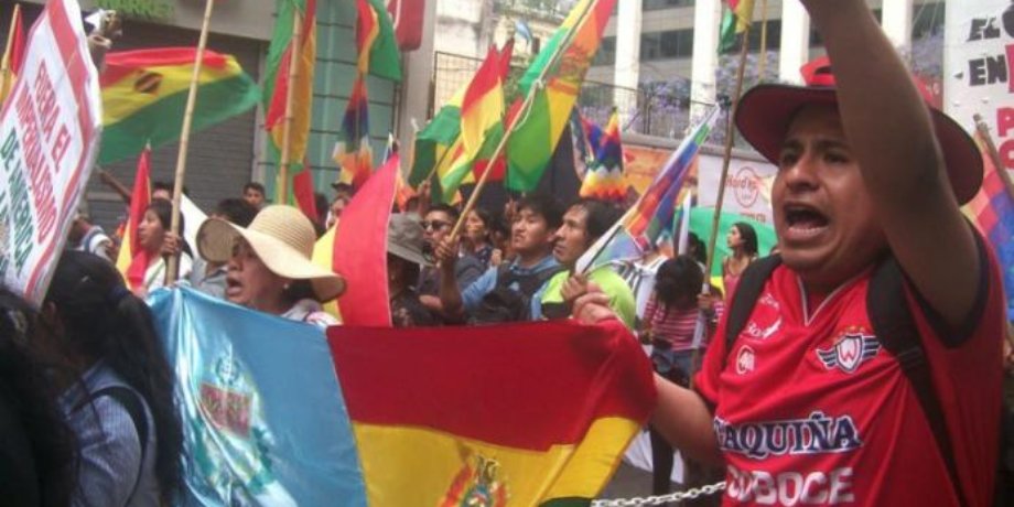 MASIVA MARCHA EN CONTRA DEL GOLPE DE ESTADO EN BOLIVIA