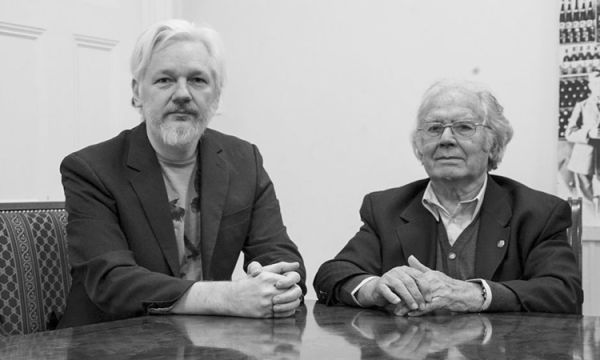 Premiación a Julián Assange con el Memorial para la Paz